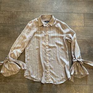 Banana Republic Dillon Long Bell Sleeve Tan and Gold Shirt Size Small